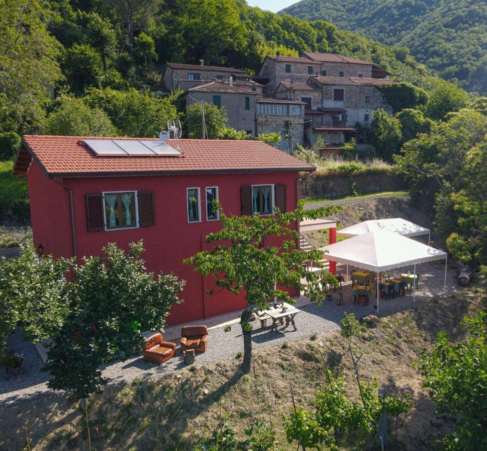 Villa Agriturismo La Vecchia Cascina à Filattiera Extérieur photo